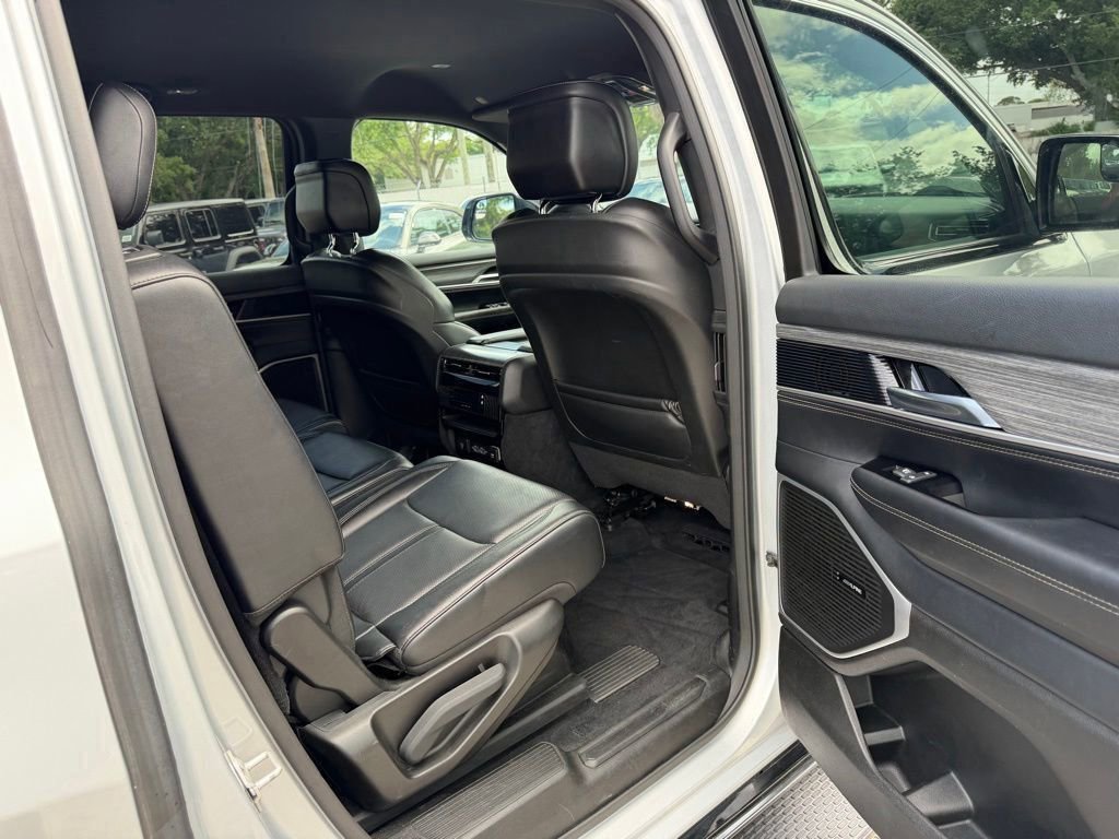 Used 2024 Jeep Wagoneer Series II w/ Flexible Seating Group AWD/4WD image 32