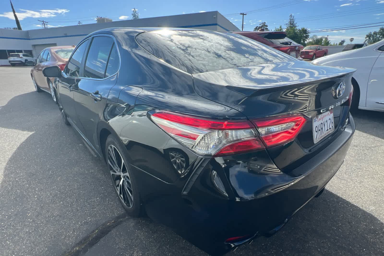 Used 2018 Toyota Camry SE FWD image 6