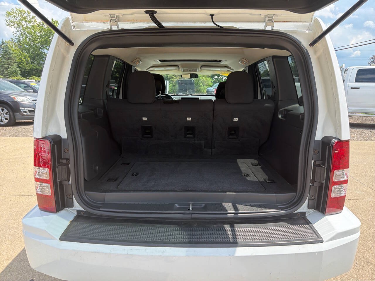 Used 2011 Jeep Liberty Sport w/ Popular Equipment Group AWD/4WD image 19