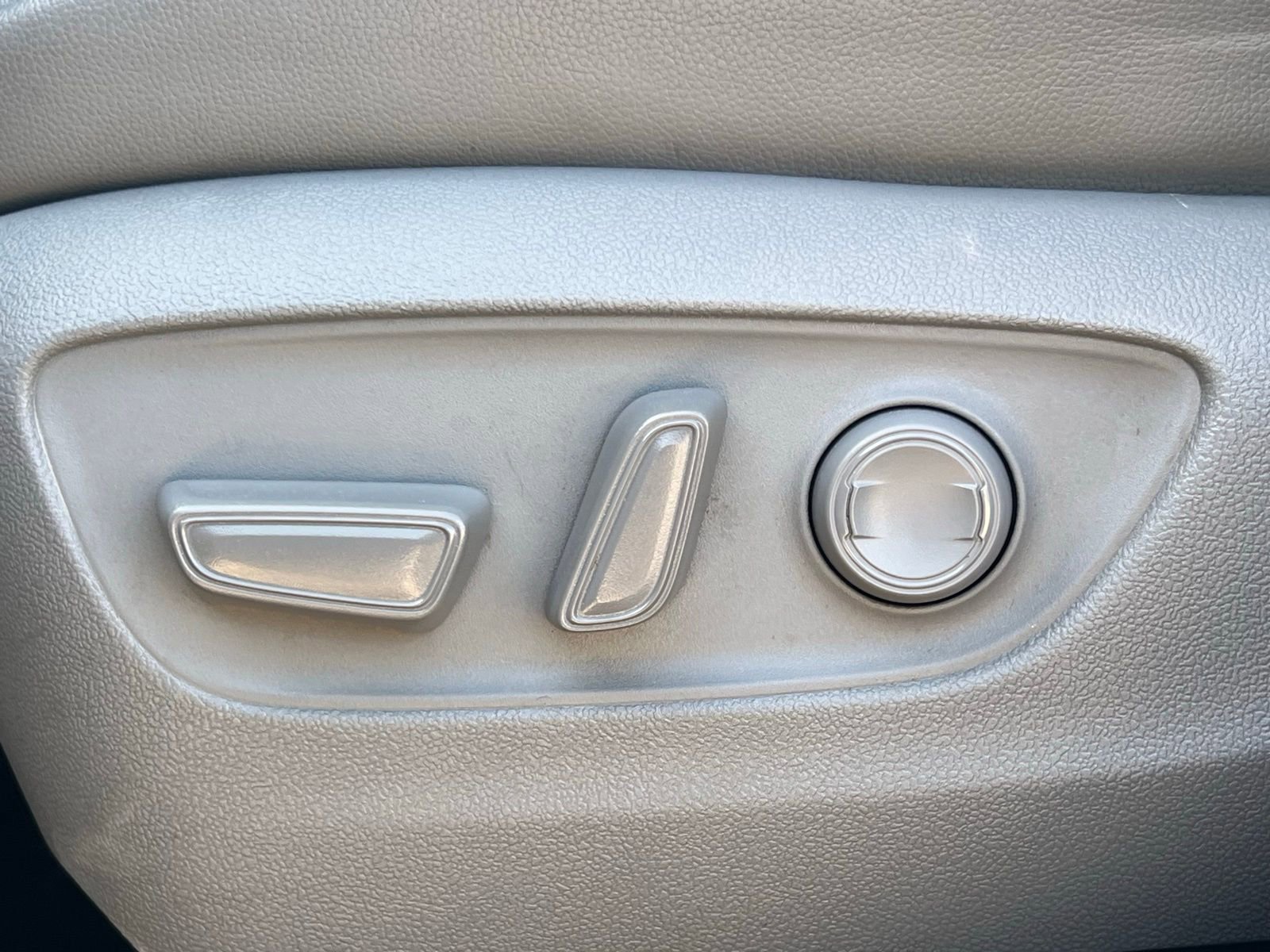 Used 2021 Toyota Highlander XLE image 28