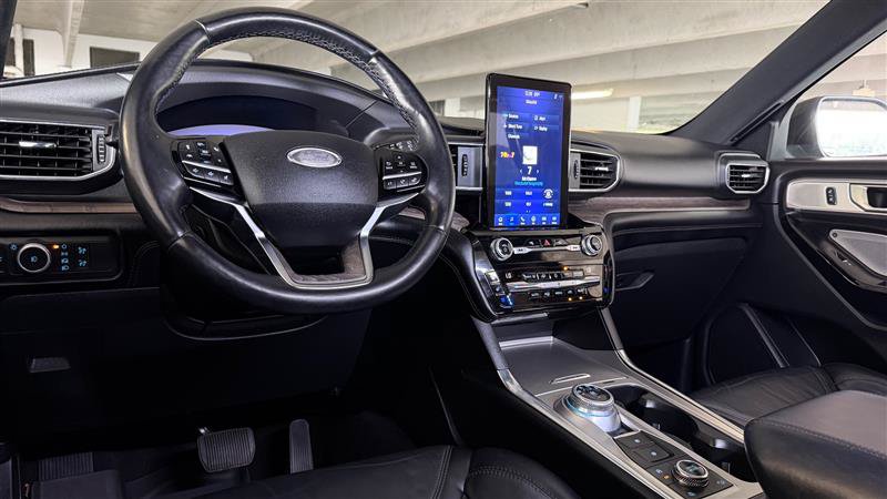 Used 2021 Ford Explorer Platinum w/ Equipment Group 601A AWD/4WD image 23