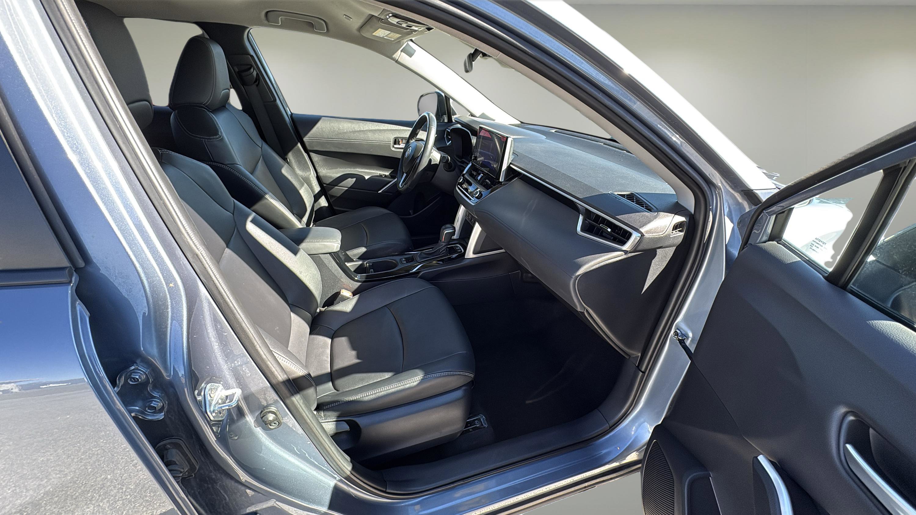 Used 2024 Toyota Corolla Cross XLE image 13