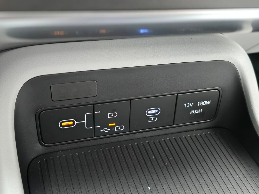 Used 2024 Hyundai Kona SE image 28