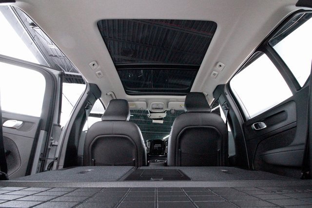 Certified 2025 Volvo XC40 B5 Core w/ Protection Package Premier image 35