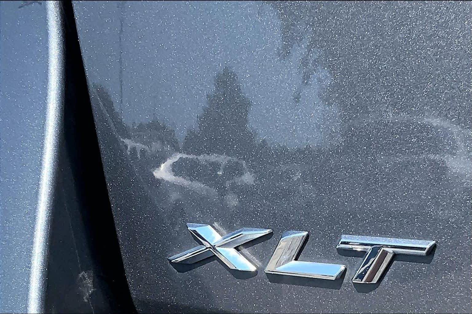 Used 2023 Ford Explorer XLT w/ Equipment Group 202A RWD image 10