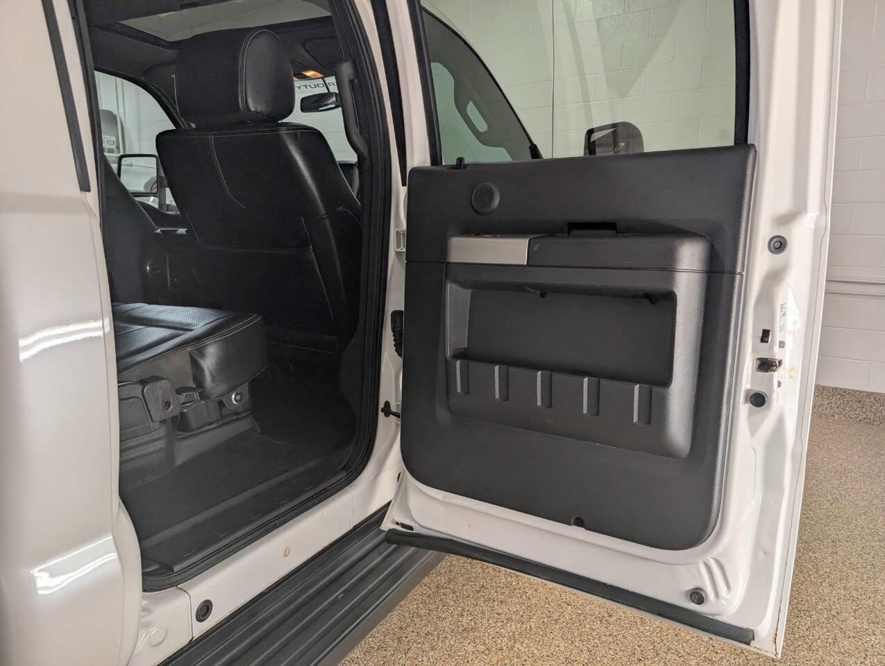 Used 2016 Ford F250 Lariat w/ Lariat Ultimate Package image 16