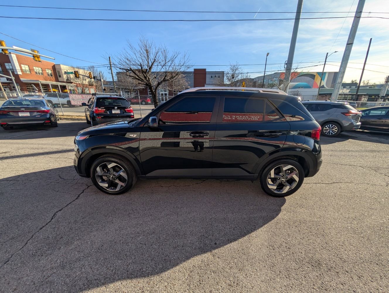 Used 2024 Hyundai Venue SEL FWD image 9