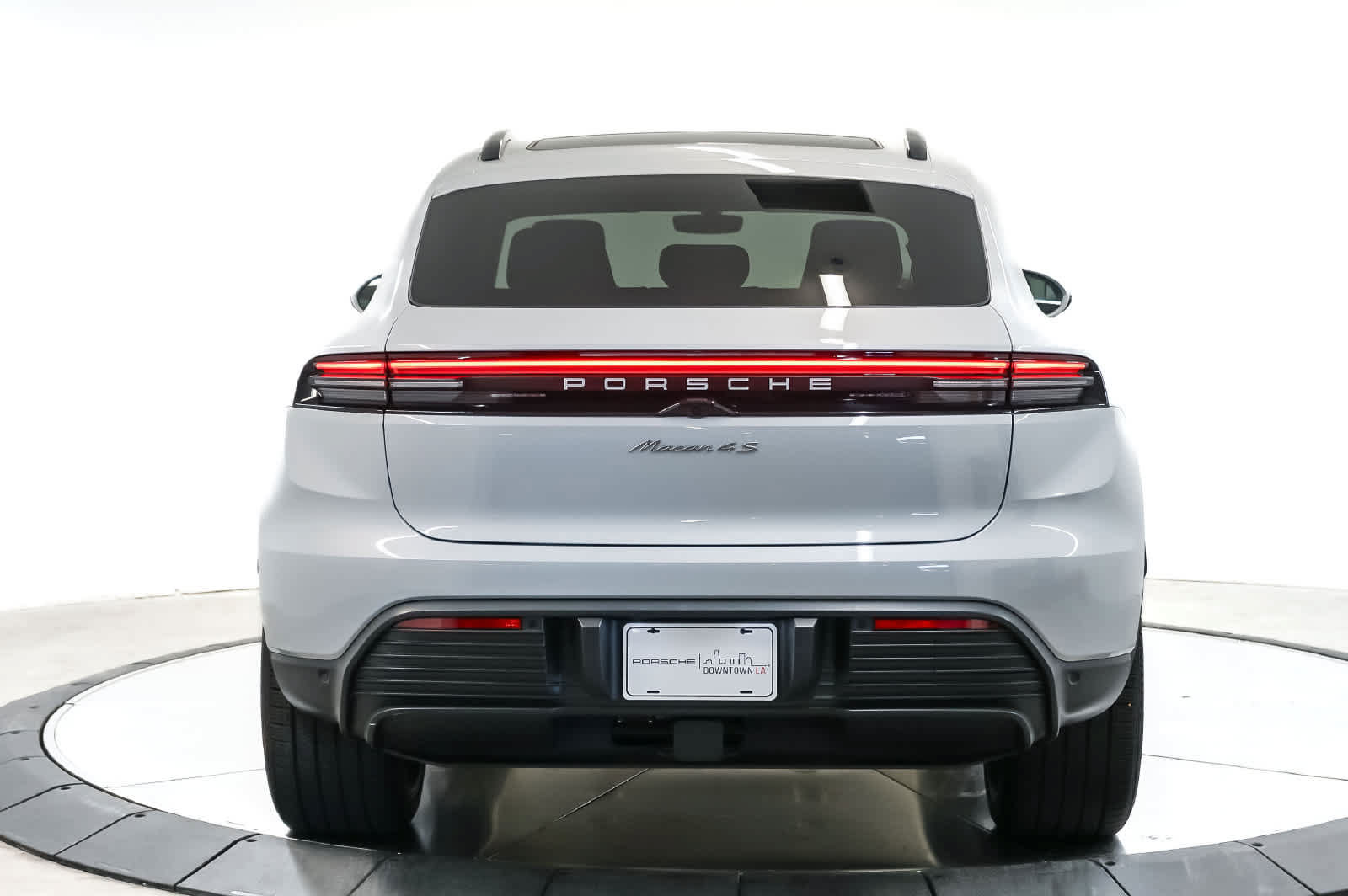 Certified 2025 Porsche Macan 4S Electric AWD/4WD image 10