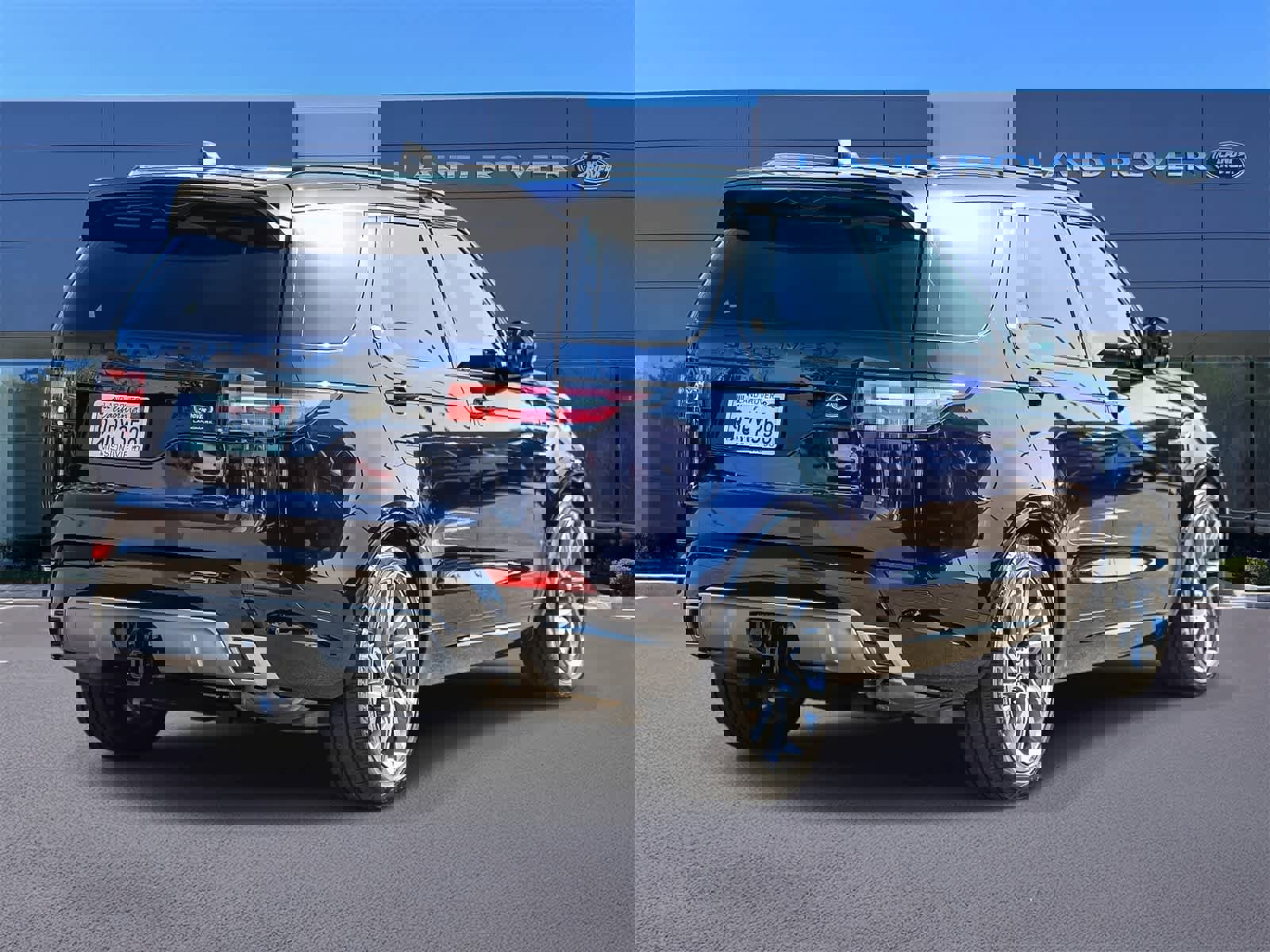 Used 2020 Land Rover Discovery Landmark image 6