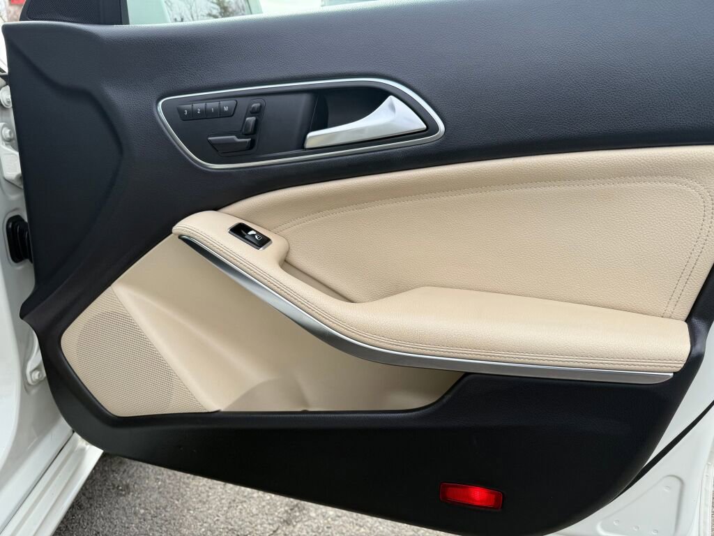 Used 2015 Mercedes-Benz CLA 250 4MATIC image 25
