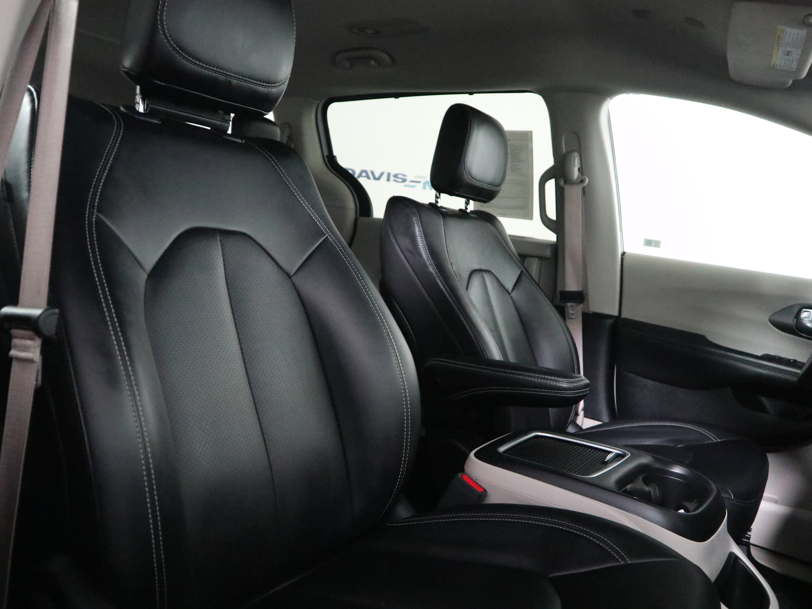 Used 2024 Chrysler Pacifica Touring-L FWD image 20