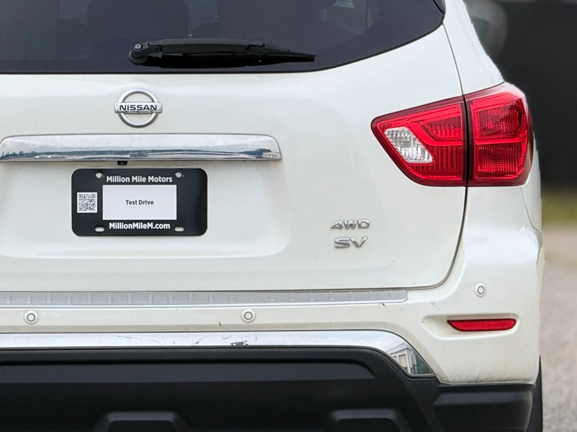 Used 2017 Nissan Pathfinder SV AWD/4WD image 14
