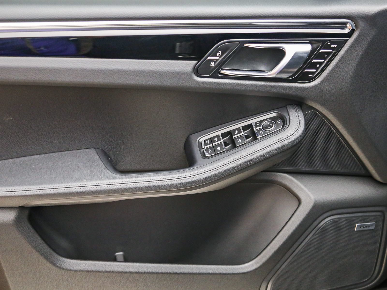 Certified 2026 Porsche Macan AWD/4WD image 28