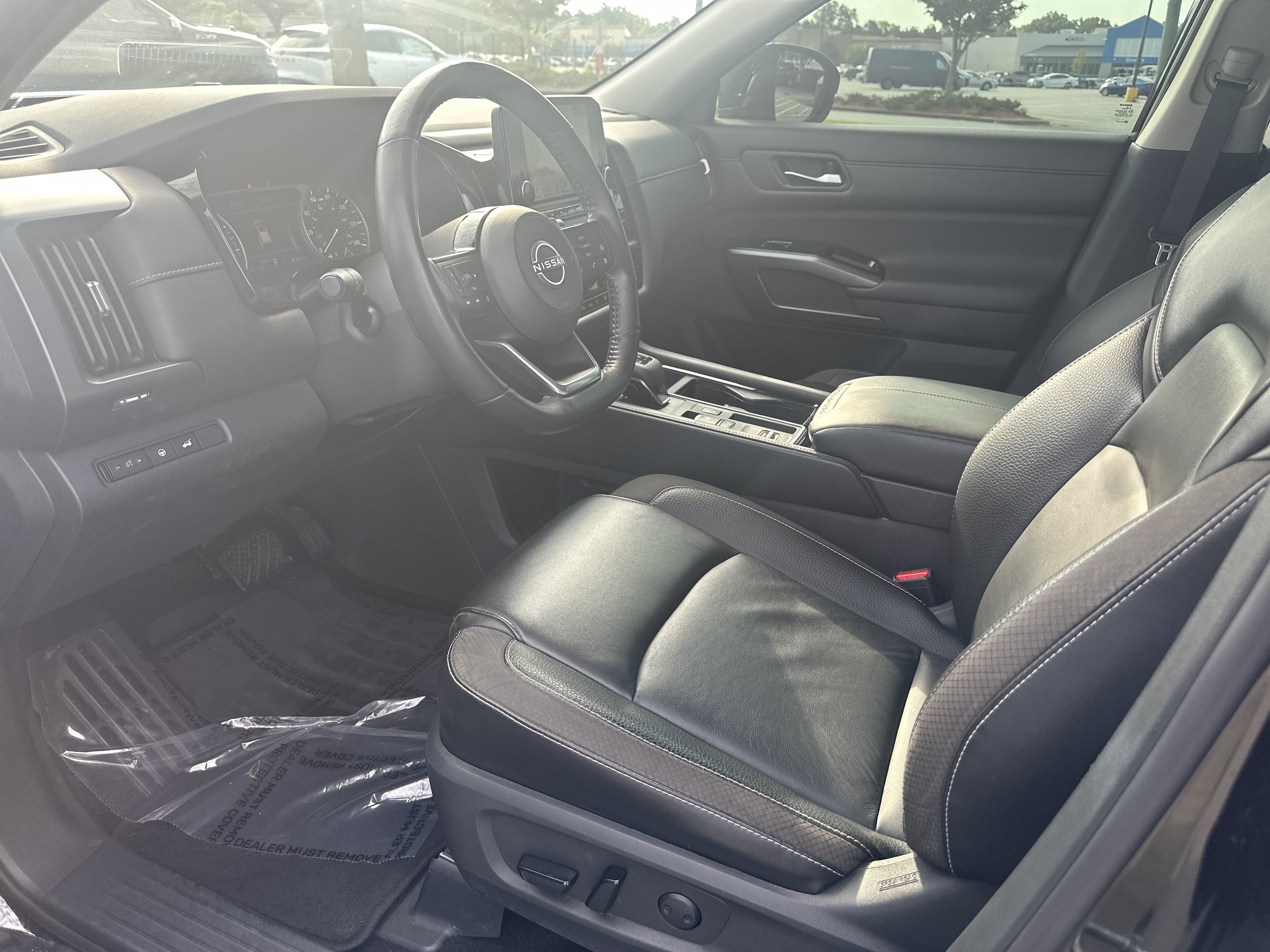 Certified 2024 Nissan Pathfinder SL w/ Black Appearance Package FWD image 13