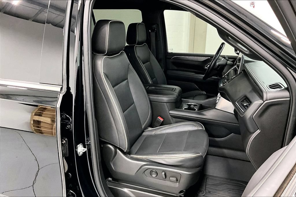 Used 2022 GMC Yukon SLT w/ SLT Luxury Package AWD/4WD image 9