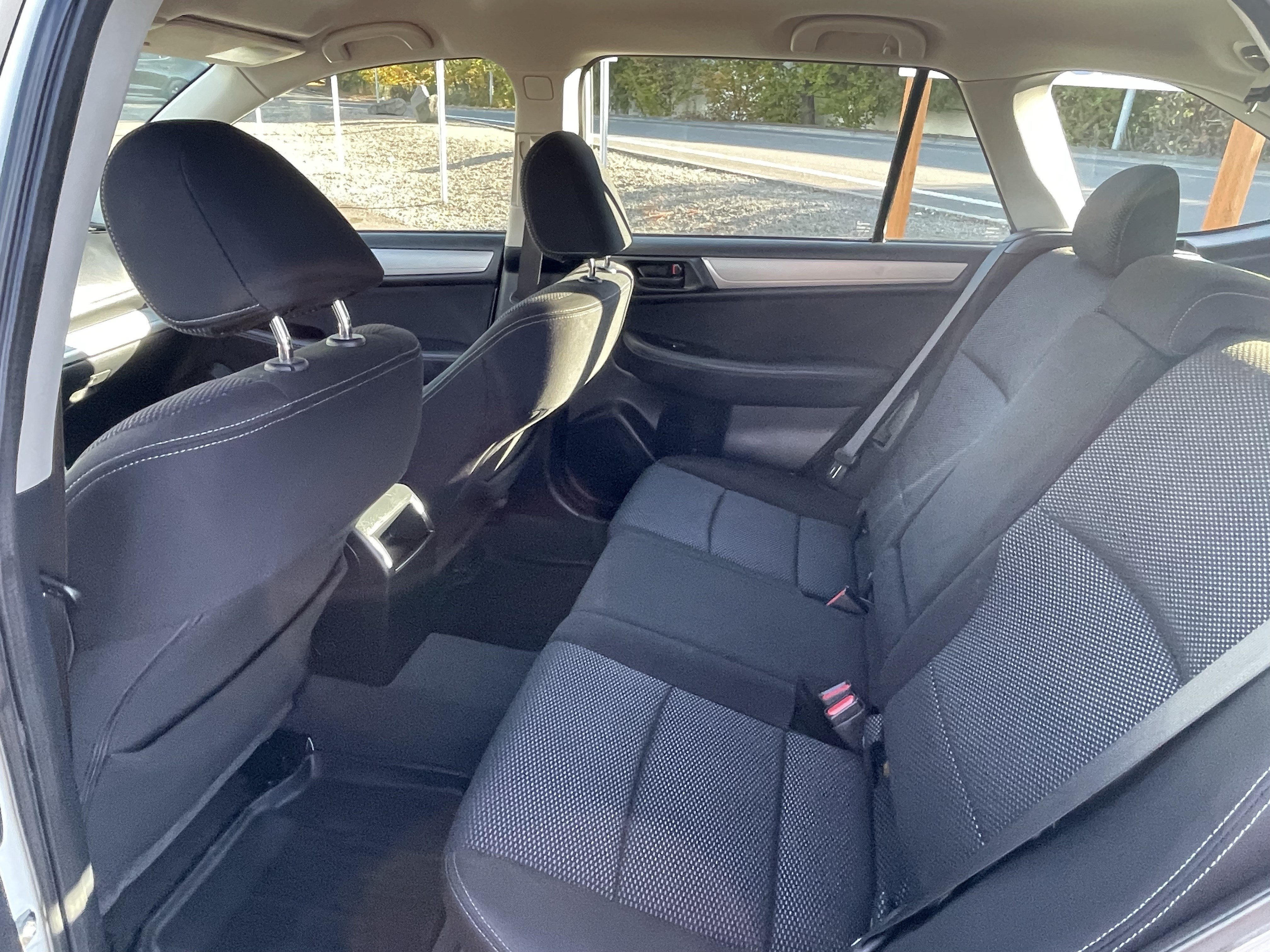 Used 2019 Subaru Outback 2.5i AWD/4WD image 14