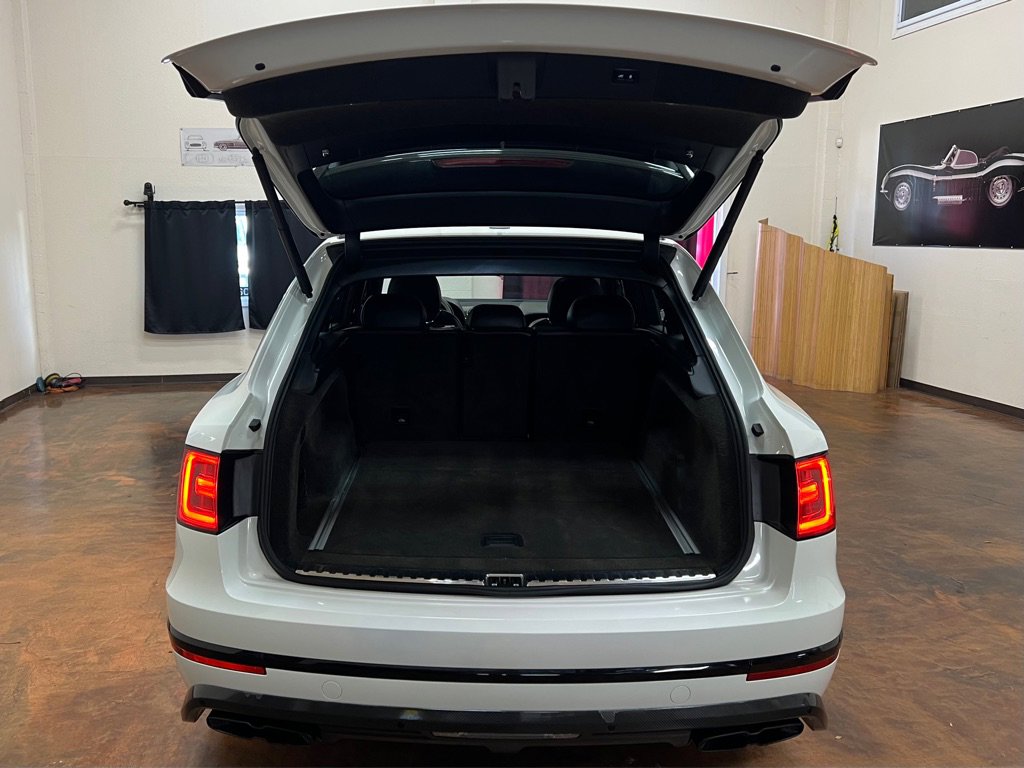 Used 2019 Bentley Bentayga image 19
