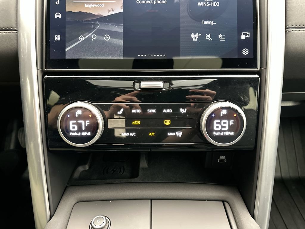 Certified 2025 Land Rover Discovery S AWD/4WD image 26