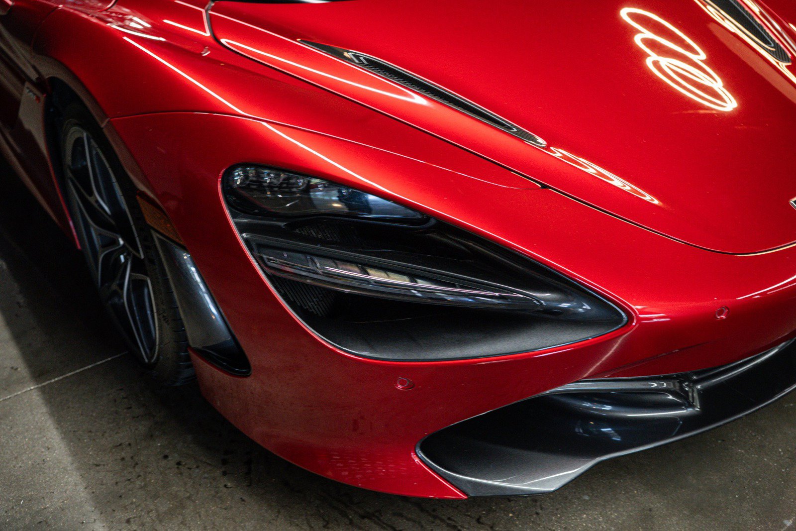 Used 2018 McLaren 720S RWD image 14