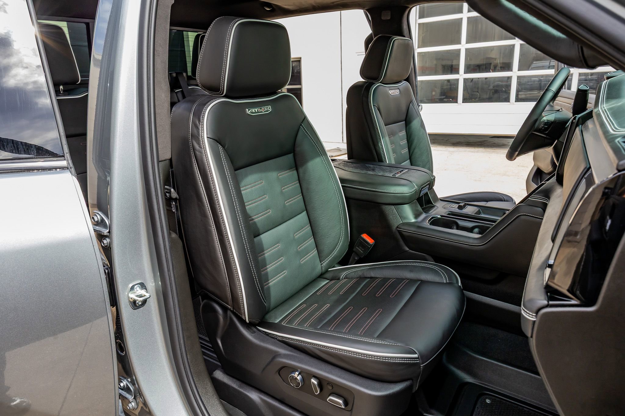 Used 2026 GMC Sierra 2500 AT4X image 31