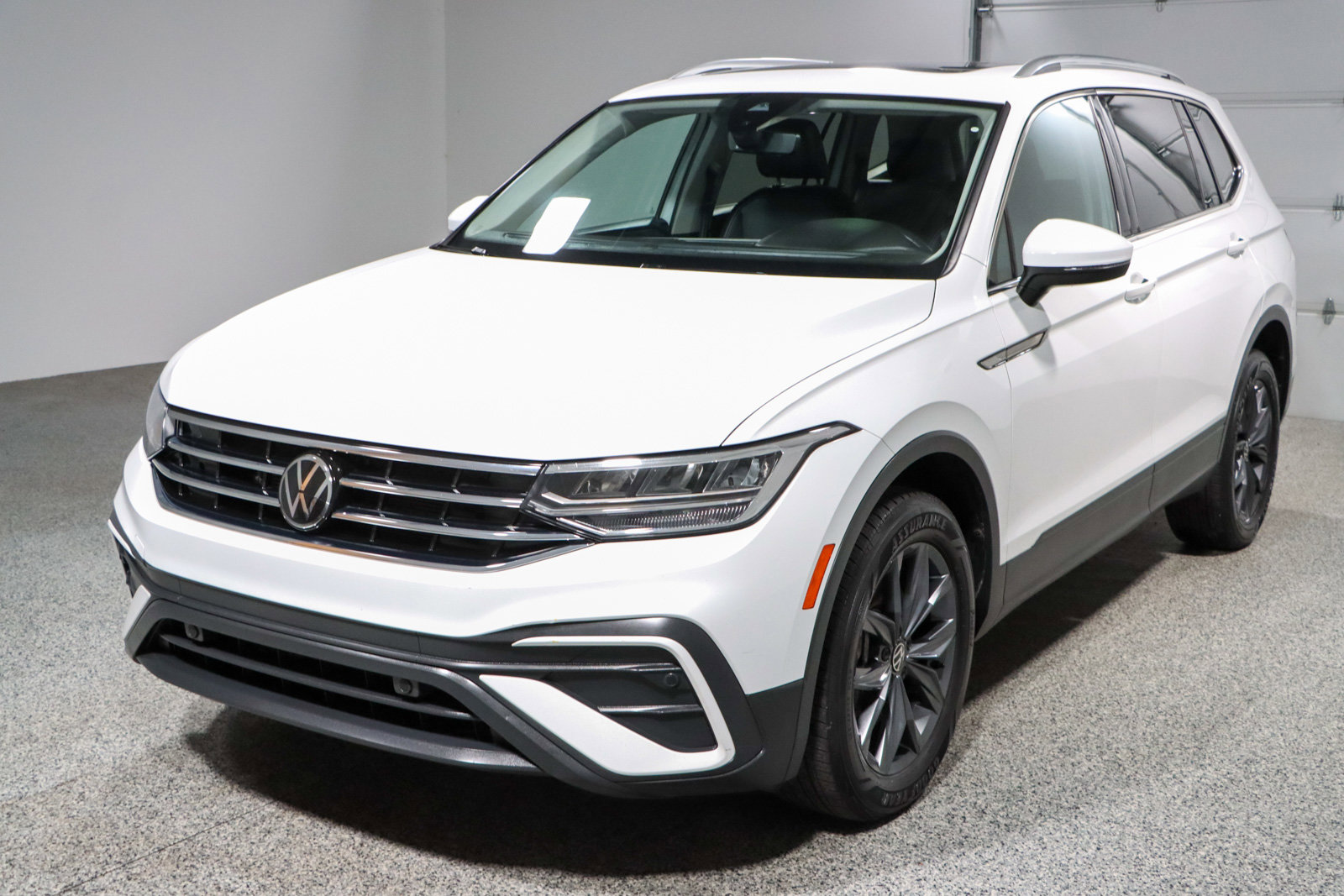 Used 2022 Volkswagen Tiguan SE AWD/4WD image 32