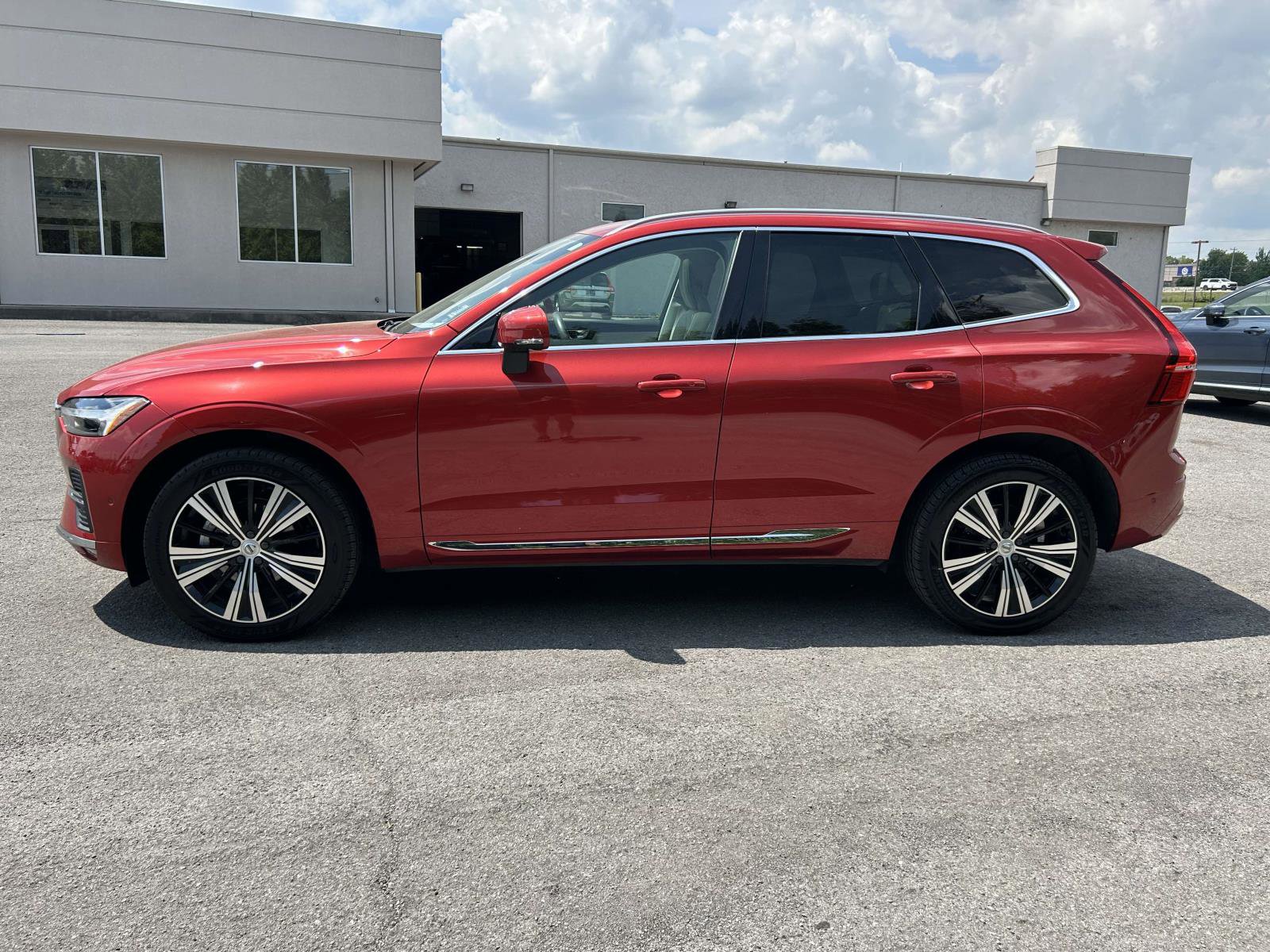 Certified 2023 Volvo XC60 B5 Plus w/ Climate Package AWD/4WD image 6