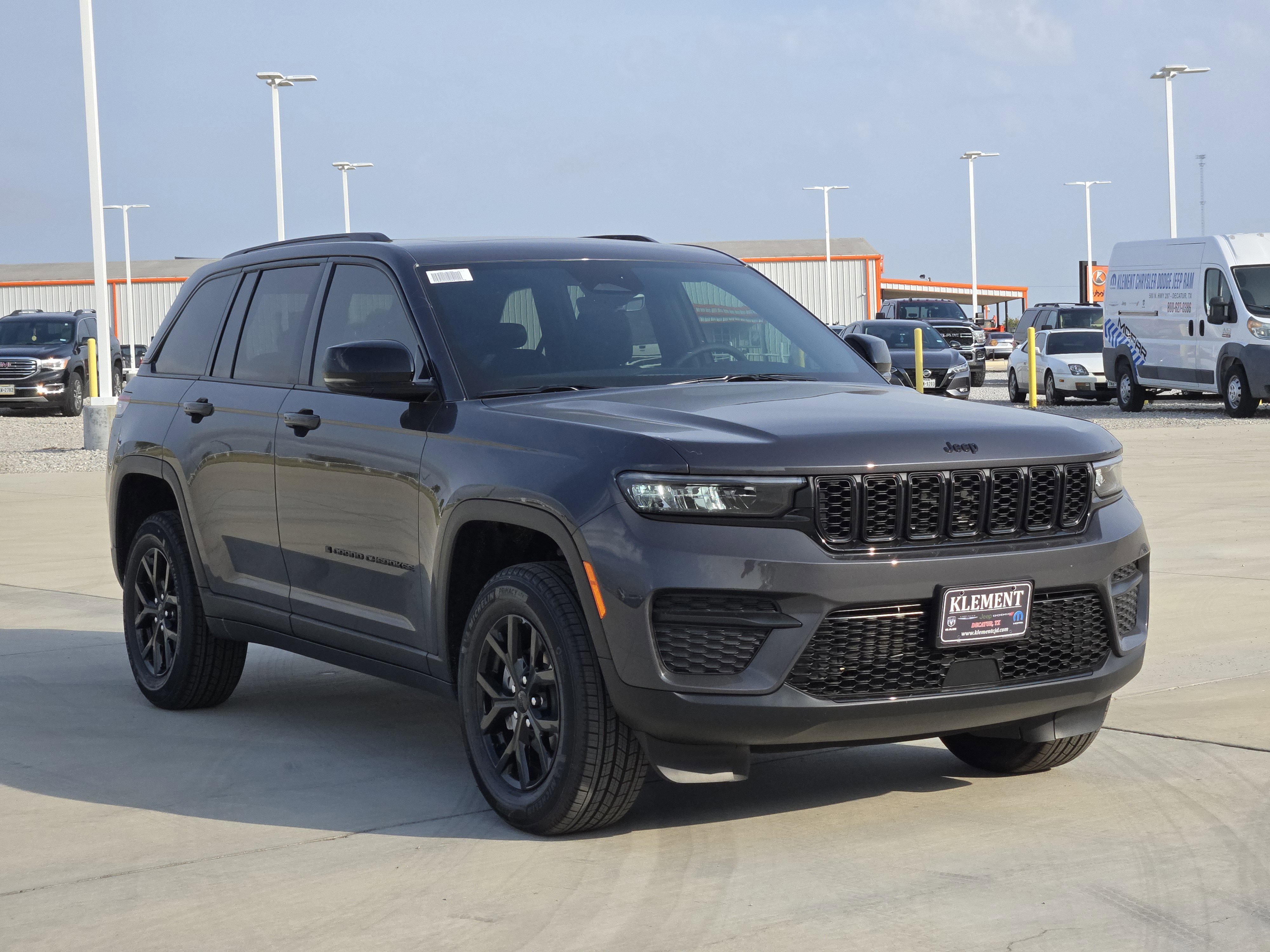 New 2025 Jeep Grand Cherokee 4WD image 2