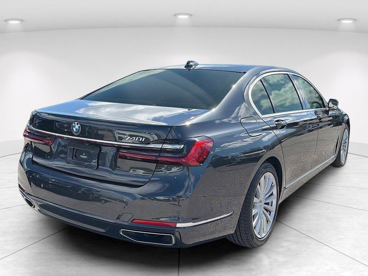 Used 2020 BMW 740i image 4