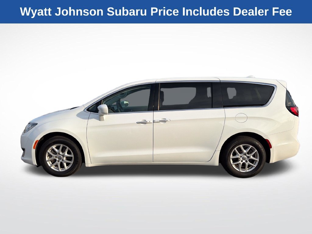 Used 2020 Chrysler Pacifica Touring FWD image 3