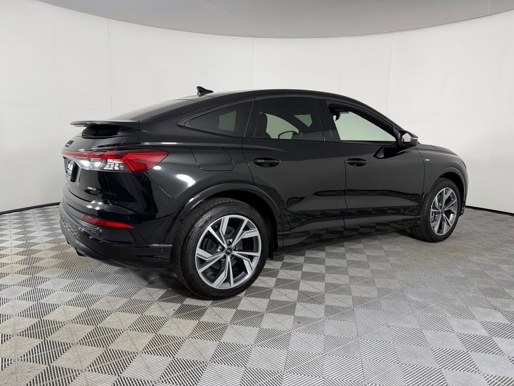 Used 2024 Audi Q4 e-tron Premium Plus w/ Premium Plus image 7