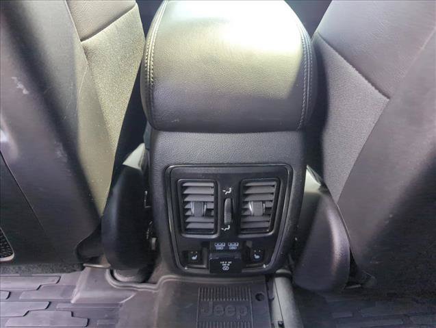 Used 2018 Jeep Grand Cherokee Overland AWD/4WD image 24
