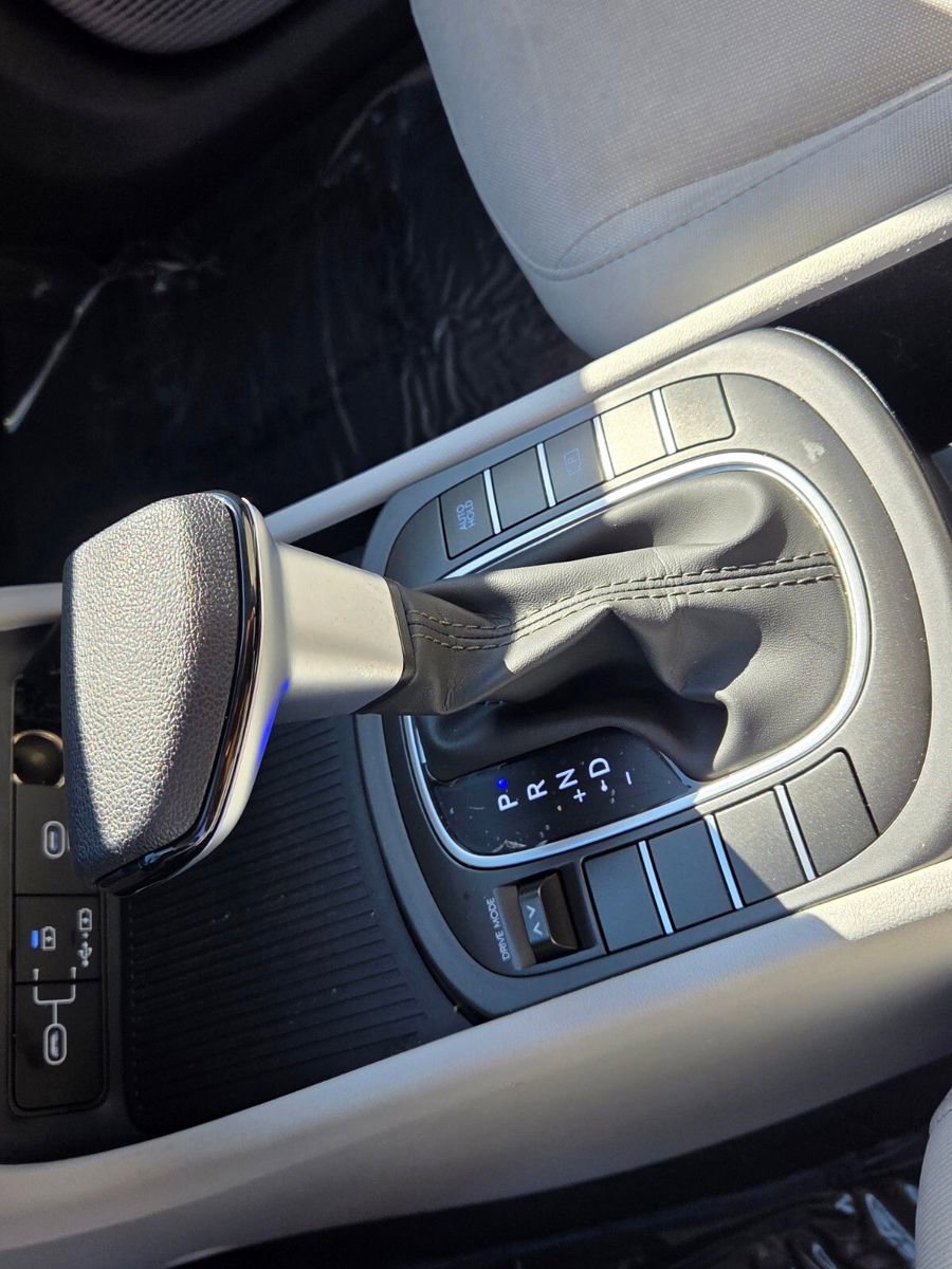 Used 2025 Hyundai Kona SE image 21