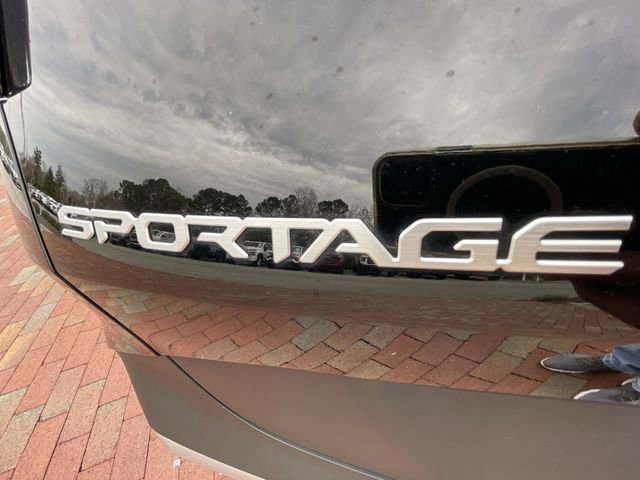 Used 2025 Kia Sportage EX image 31