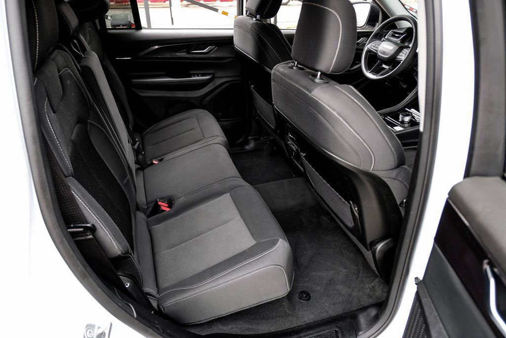 Used 2023 Jeep Grand Cherokee Laredo w/ Luxury Tech Group I image 47