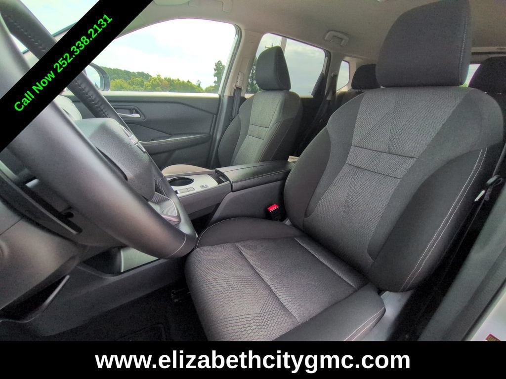Used 2025 Nissan Rogue SV FWD image 16