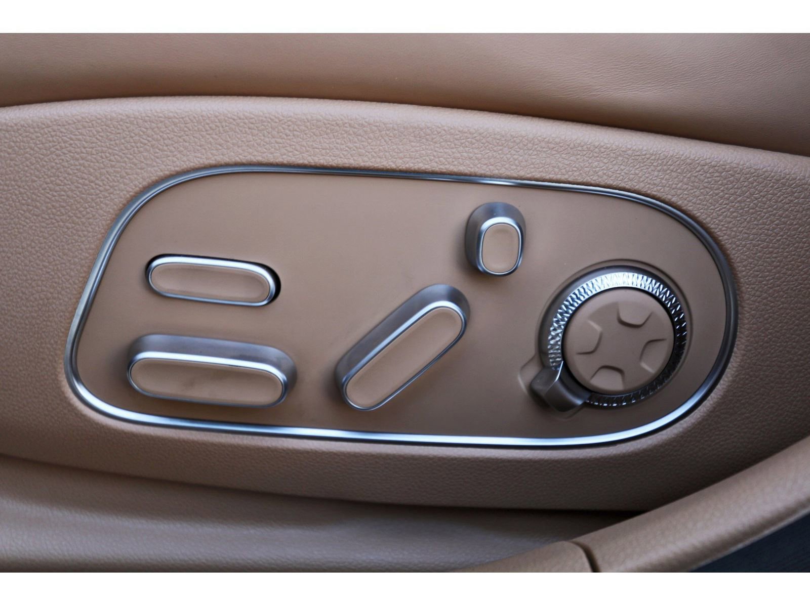 Used 2025 Genesis G90 3.5T image 30