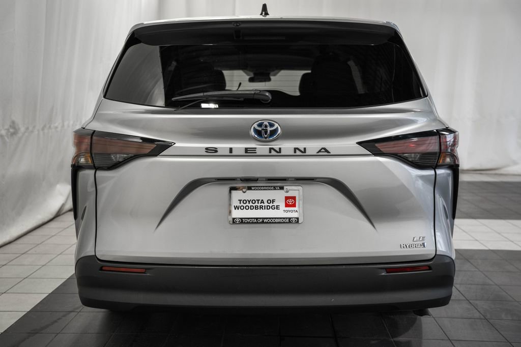 Used 2023 Toyota Sienna LE image 5