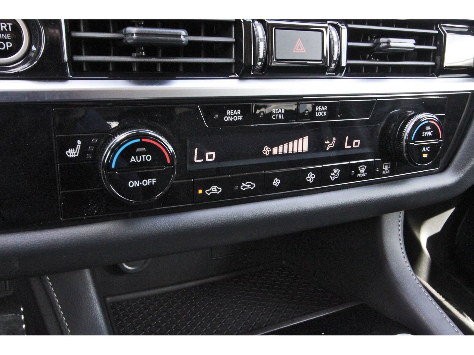 Used 2024 Nissan Pathfinder SV FWD image 26