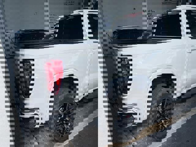 Used 2024 GMC Sierra 1500 AT4 w/ Technology Package image 6