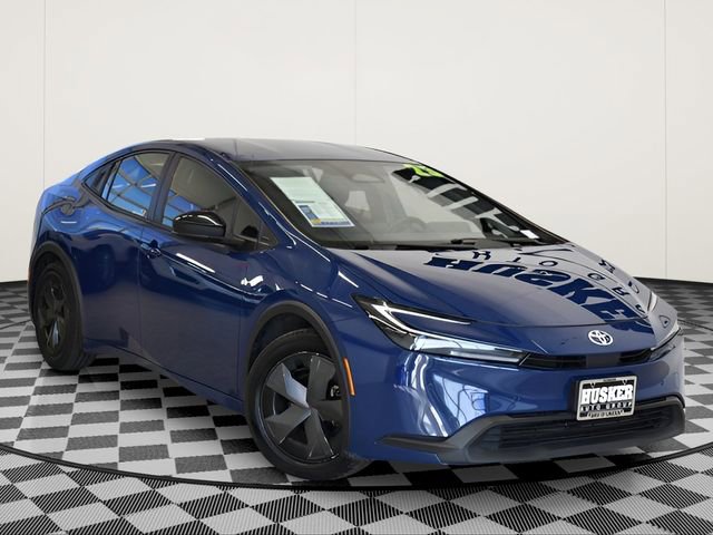 Used 2023 Toyota Prius LE image 1