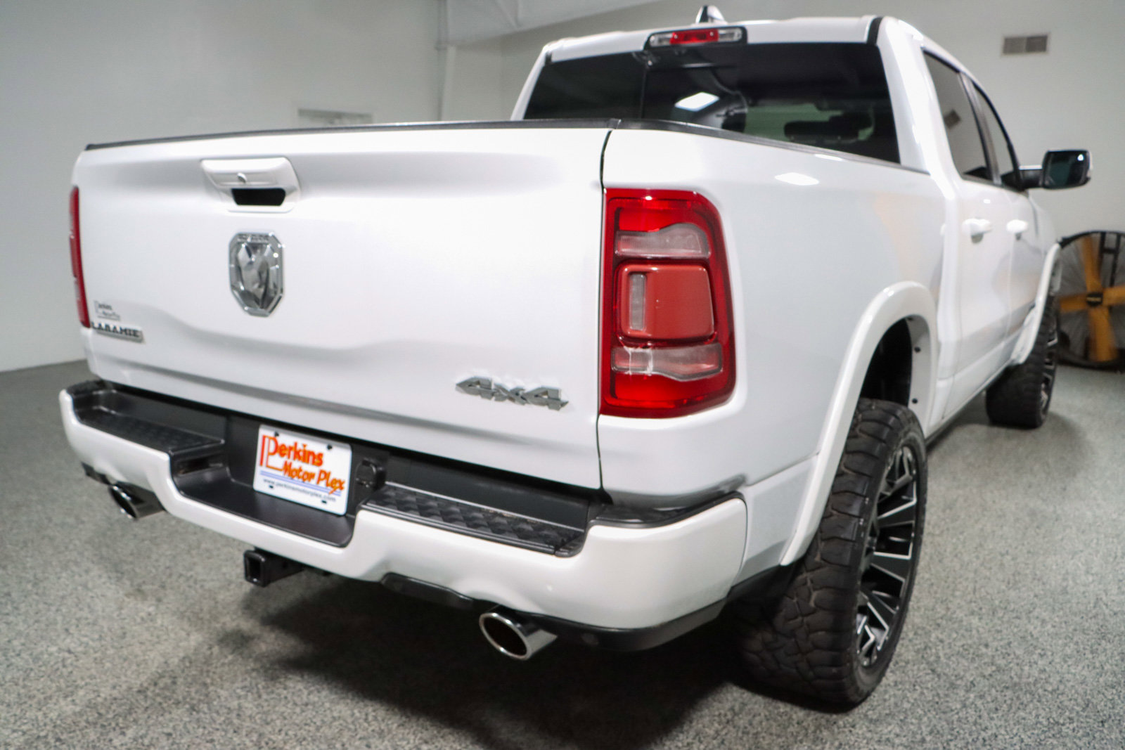 Used 2019 RAM 1500 Laramie w/ Sport Appearance Package image 7