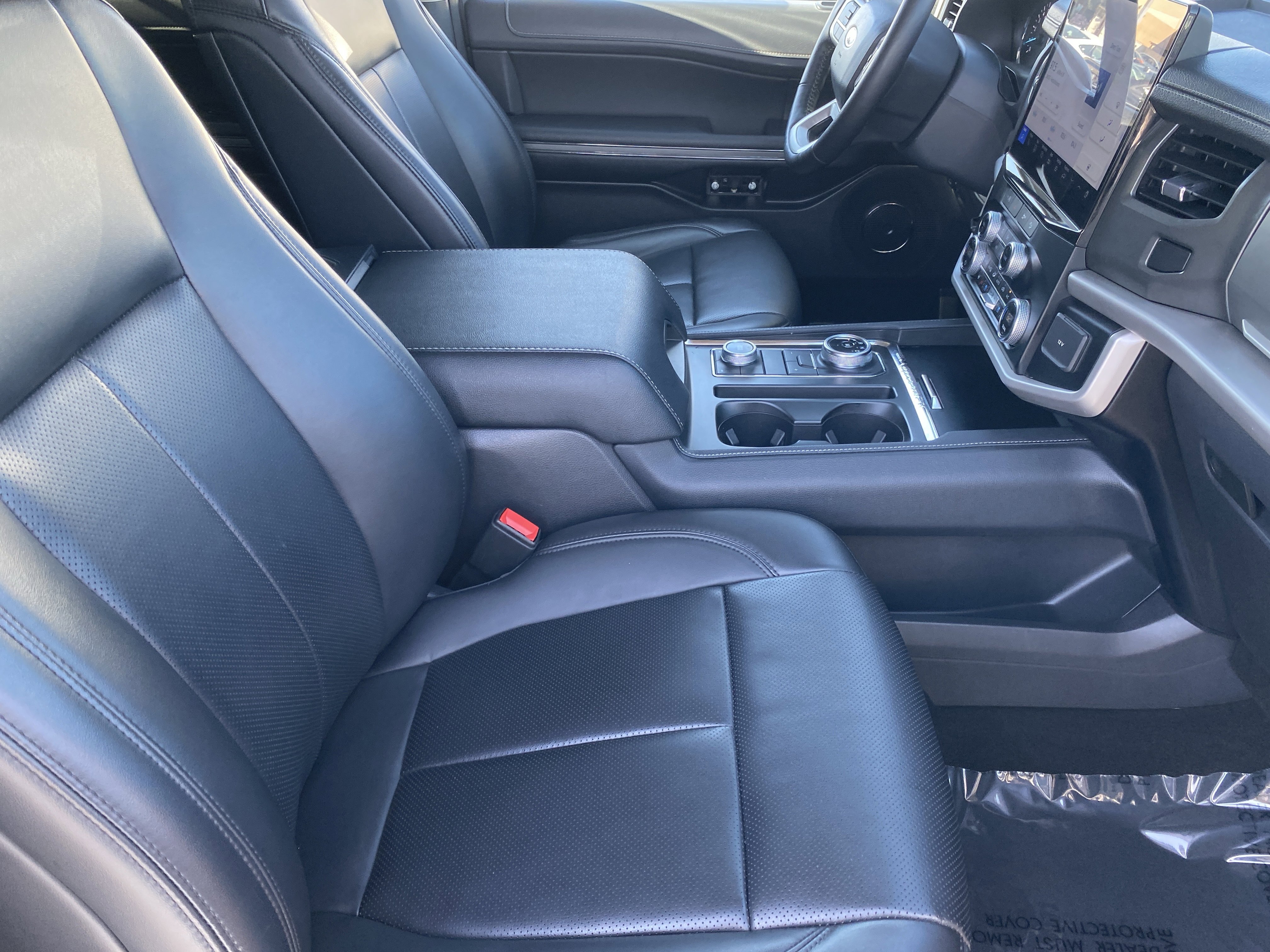 Used 2024 Ford Expedition XLT image 9