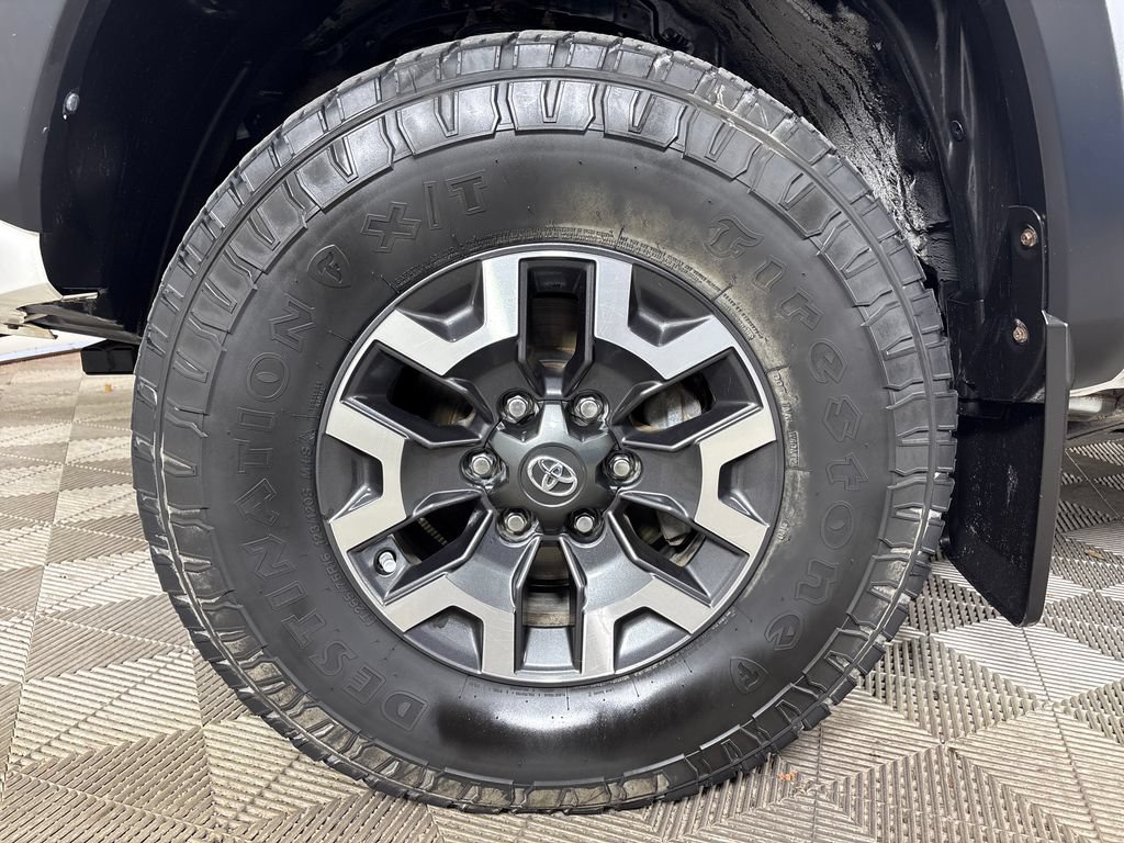 Used 2018 Toyota Tacoma TRD Off-Road w/ Technology Package AWD/4WD image 12
