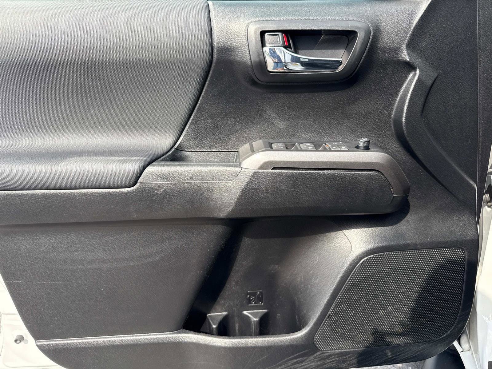 Used 2022 Toyota Tacoma TRD Off-Road image 16