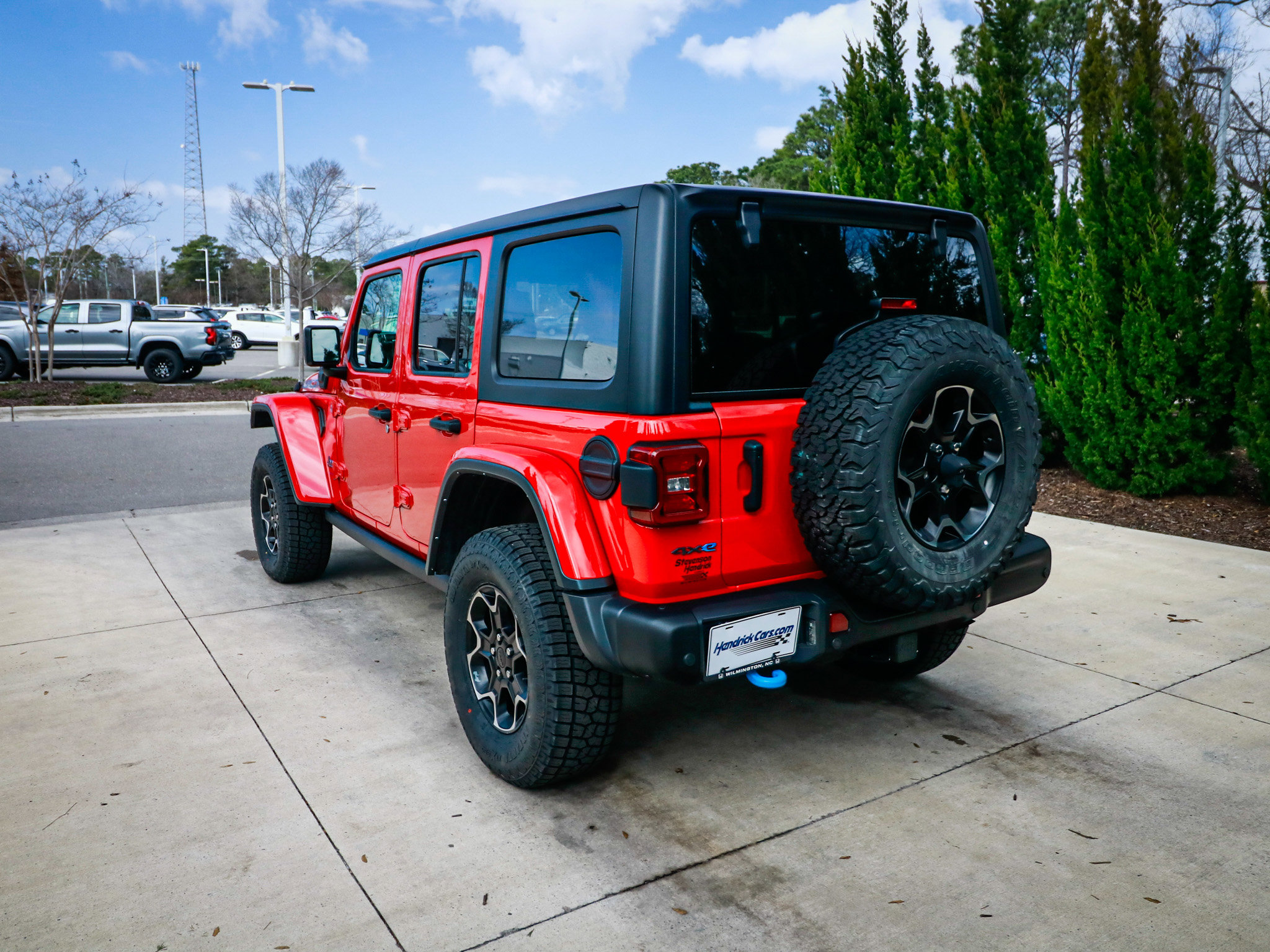 Used 2021 Jeep Wrangler Unlimited Rubicon 4xe w/ Dual Top Group AWD/4WD image 9