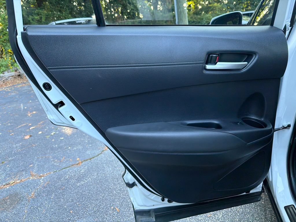 Used 2024 Toyota Corolla Cross XLE FWD image 21