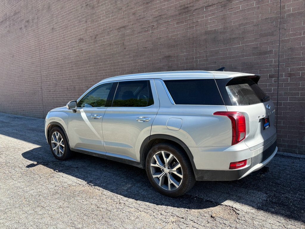 Used 2021 Hyundai Palisade SEL w/ Premium Package FWD image 3