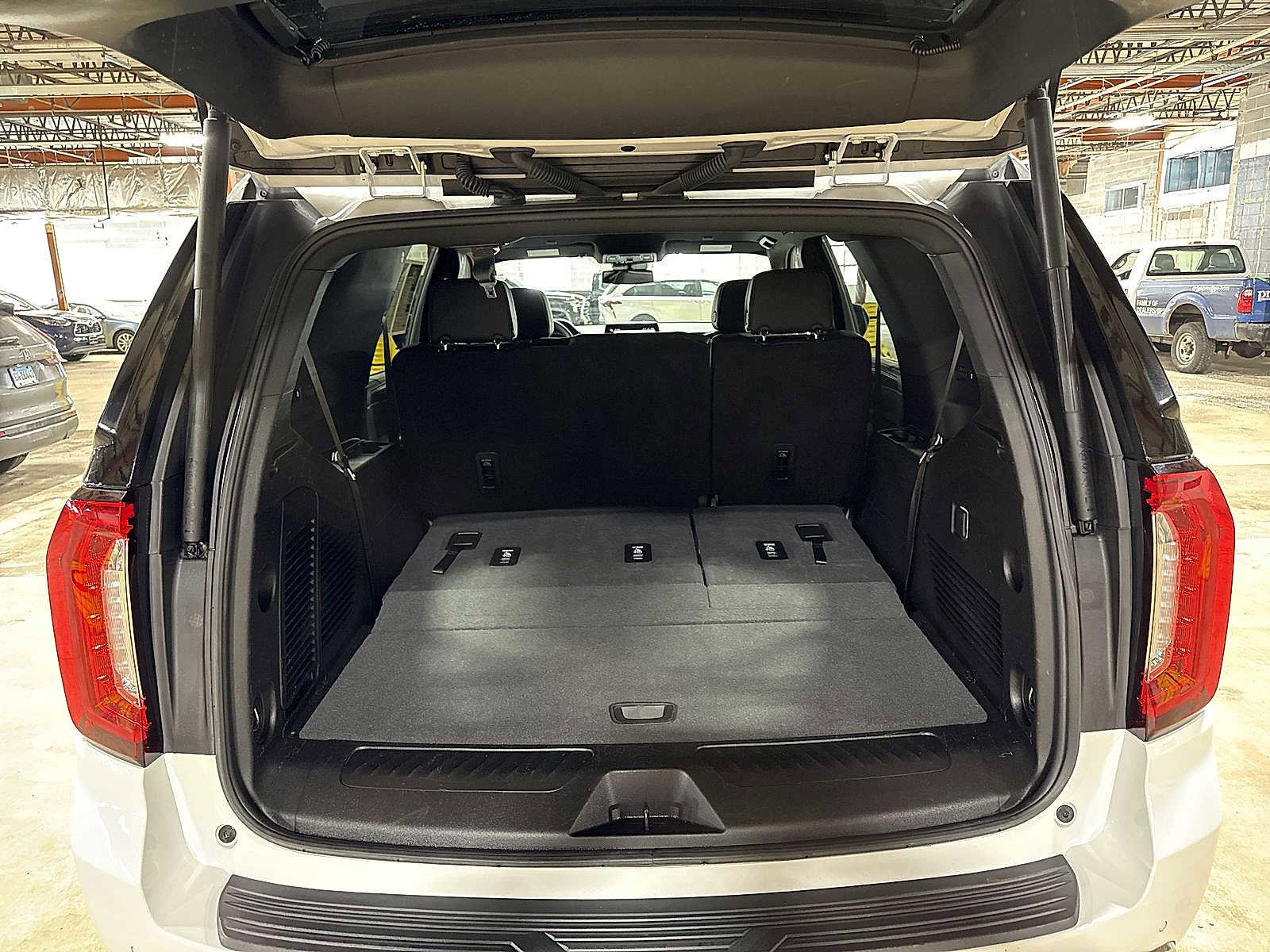 Used 2024 GMC Yukon SLT image 11