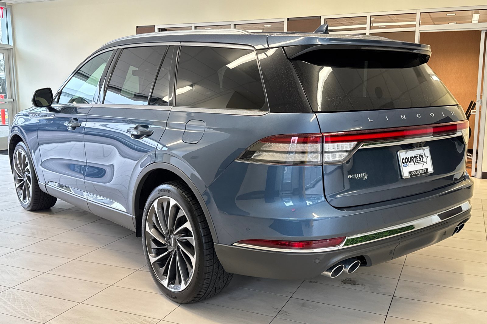 Used 2020 Lincoln Aviator Reserve w/ Equipment Group 202A image 6