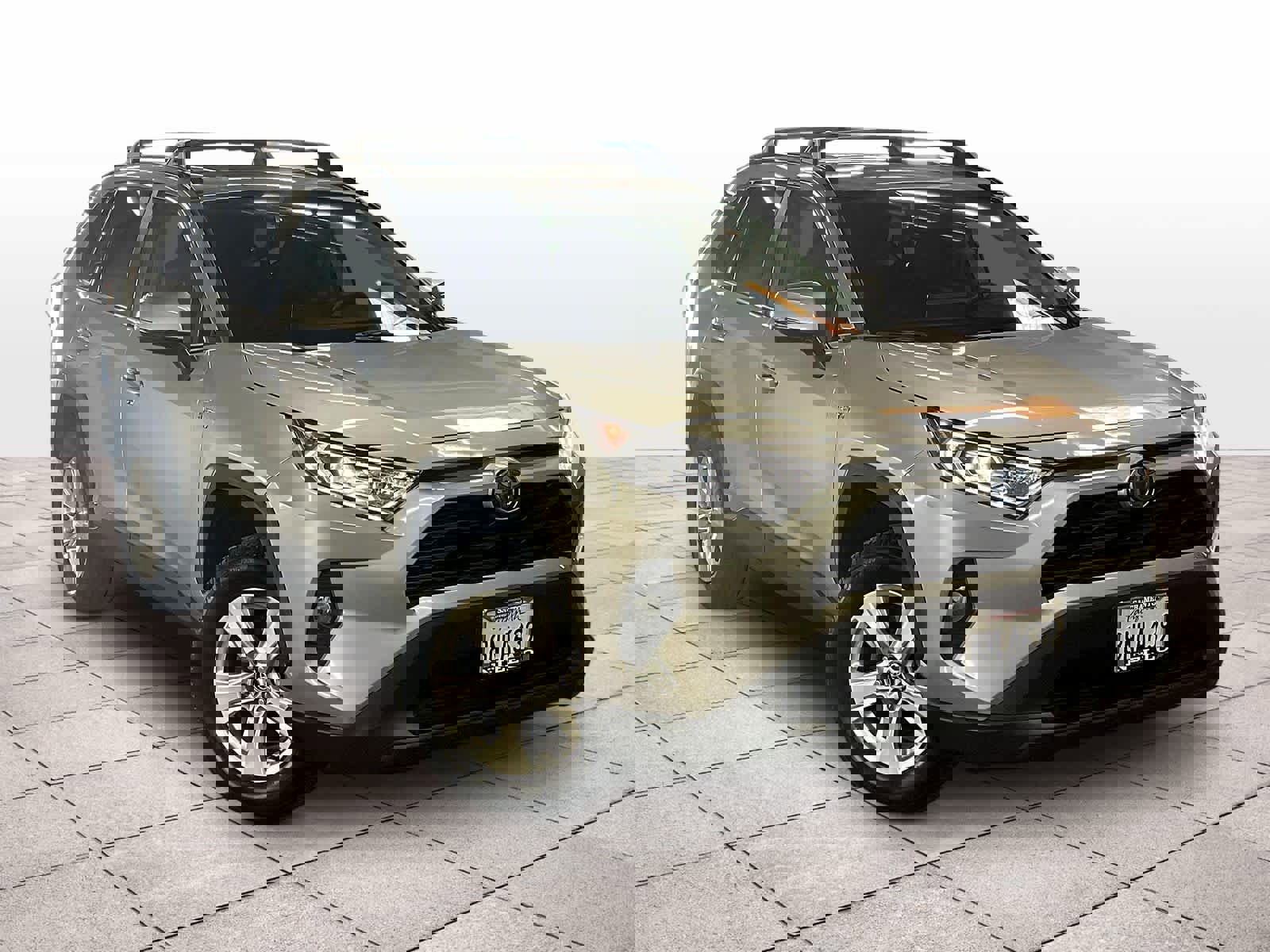 Used 2020 Toyota RAV4 XLE w/ Convenience Package image 2